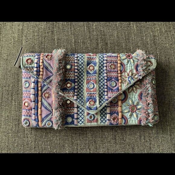 New Chico’s Mosaic print clutch - Picture 3 of 6